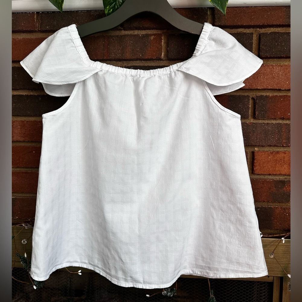 🛍️ 100% cotton cute top with excellent condition.